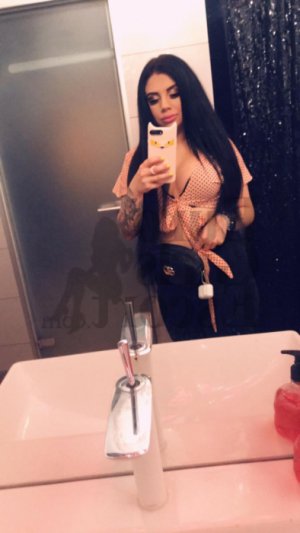 Najema escorts in Tinley Park IL and happy ending massage